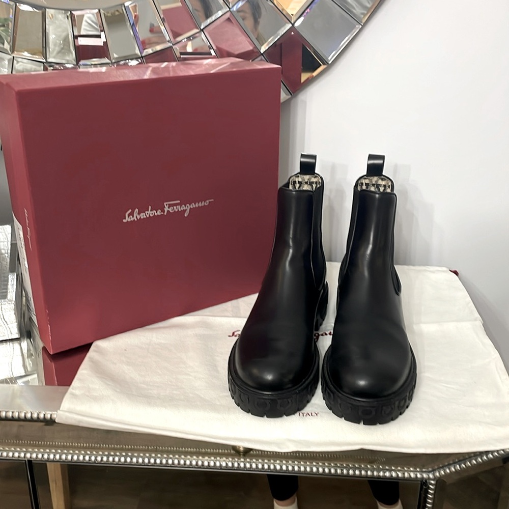 Salvatore Ferragamo Varsi boots size 8